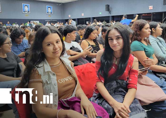 Foto: Encuentro de universitarios con RT En Español / TN8