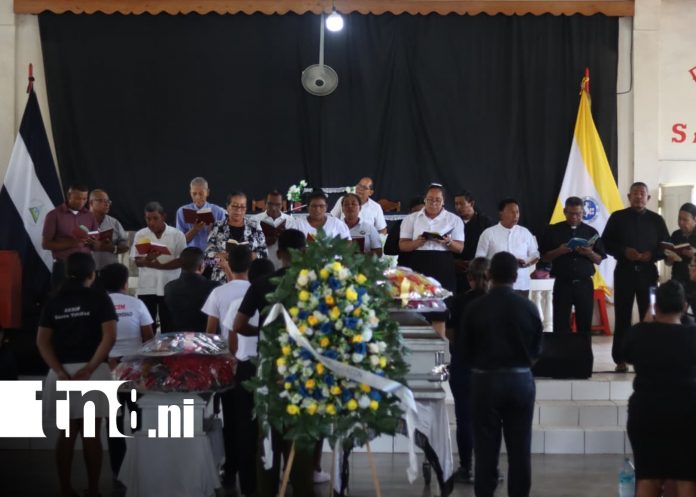 Foto: Dolor y lágrimas en Bilwi: madre e hijo reciben el último adiós /TN8