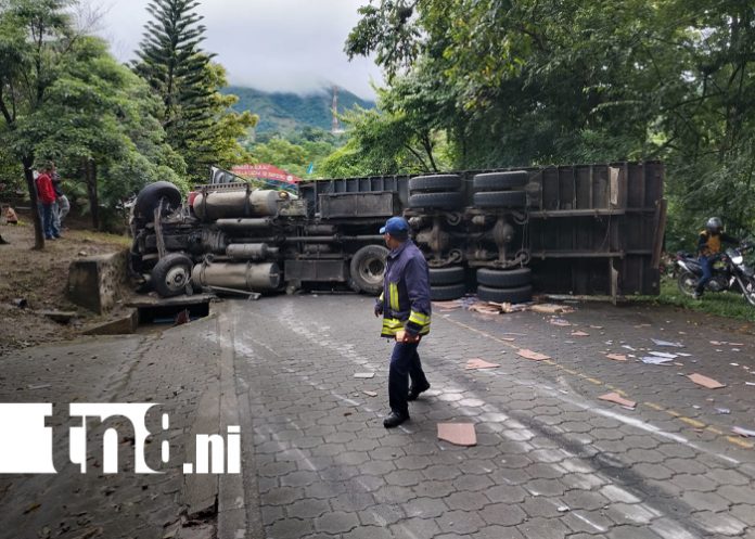 Foto: Libran la muerte tras volcadura de camión en Ocotal /TN8 Foto: Libran la muerte tras volcadura de camión en Ocotal /TN8