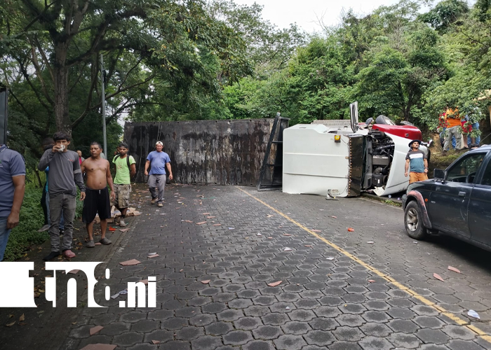 Foto: Libran la muerte tras volcadura de camión en Ocotal /TN8