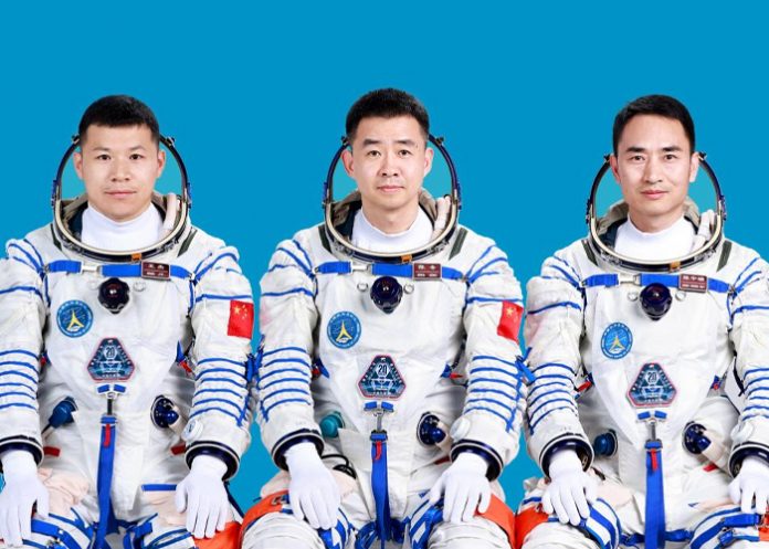Foto: Astronautas de Shenzhou-20 de China listos para aterrizar /Cortesía