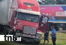 Foto: Choque entre un furgón y un carro dejó cuantiosas pérdidas materiales en Rivas/TN8