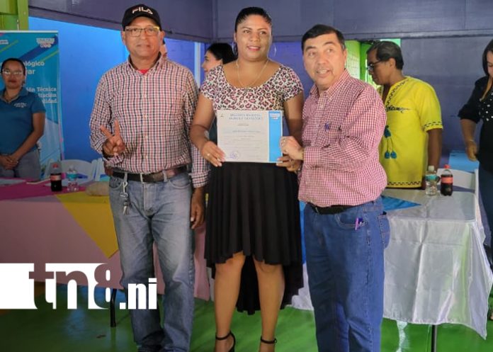 Foto: Jóvenes de INATEC se gradúan, desafían estereotipos en mecánica, barbería y estética/TN8