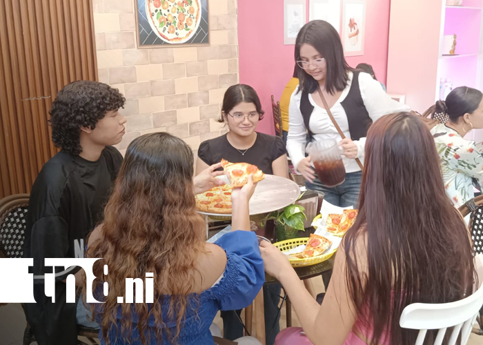 Foto: Familias y bachilleres disfrutan un domingo de sabor y alegría en Las 4 Esquinas, Managua/TN8
