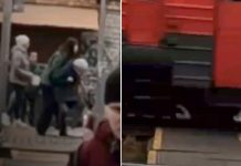 Joven rusa salva a una anciana de ser arrollada por un tren en Moscú Foto: Impactante rescate en Moscú /cortesía