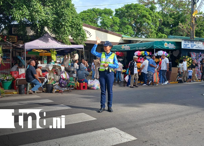 Foto: 17 mil policías listos para garantizar el Plan Nacional de Seguridad en Cementerios / Cortesía