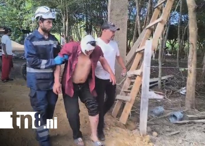 Foto: Vecinos auxilian a víctimas de accidente en La Estanzuela, Estelí / TN8