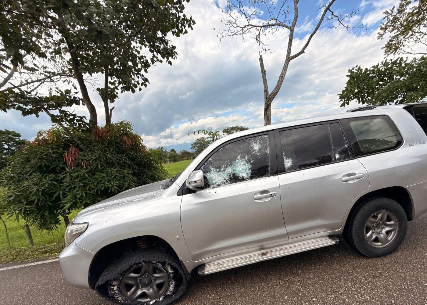 Foto:Caravana del gobernador de Colombia repelió ataque armado/Cortesía