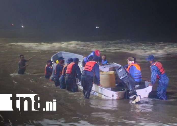 Foto: Fuerza Naval rescata a pescadores desaparecidos hallados a salvo tras 24 horas en Bilwi/TN8