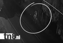 Foto: Pantasma: un padre desentierra a su hijo fallecido/TN8