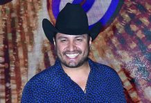 Foto: Julión Álvarez rompe celular de fan en pleno concierto y se hace viral/Cortesía