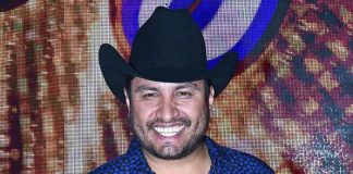 Foto: Julión Álvarez rompe celular de fan en pleno concierto y se hace viral/Cortesía
