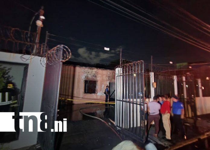Foto: Niño se salva de morir quemado en un voraz incendio registrado en Managua/TN8