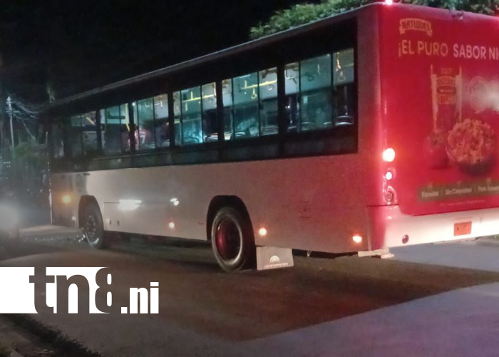Foto: Motociclista fallece tras violento choque contra bus de la ruta 105 en el barrio San Judas/TN8