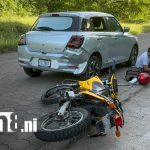 Dos motociclistas resultan heridos tras chocar contra vehículo en La Libertad – Juigalpa Foto: Dos motociclistas resultan heridos tras chocar contra vehículo en La Libertad – Juigalpa/TN8