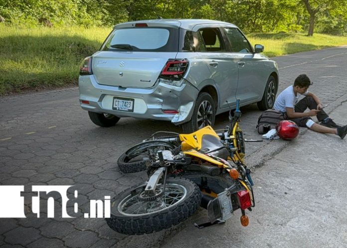 Foto: Dos motociclistas resultan heridos tras chocar contra vehículo en La Libertad – Juigalpa/TN8