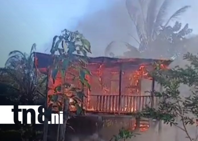 Foto: Caribe Norte en tensión: familiares reaccionan con fuego en viviendas/TN8
