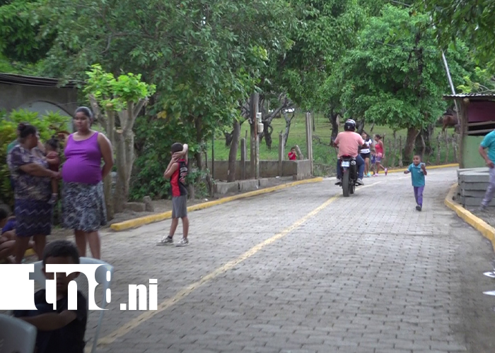 Foto: Inauguran nueva vía adoquinada en comunidad Nandaimeña/TN8