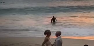 Foto: La boda perfecta… hasta que Batman salió del agua/Cortesía