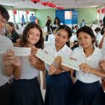 Foto: Bonos a bachilleres en Nicaragua /cortesía
