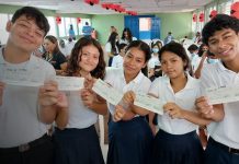 Foto: Bonos a bachilleres en Nicaragua /cortesía