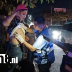 Motociclistas resultan lesionados tras ser impactados por un vehículo en Managua Foto: Motociclistas resultan lesionados tras ser impactados por un vehículo en Managua/TN8
