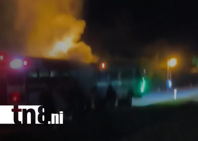 Foto: Tensión en Somotillo: humo y olor a quemado obligan a evacuar bus universitario/TN8