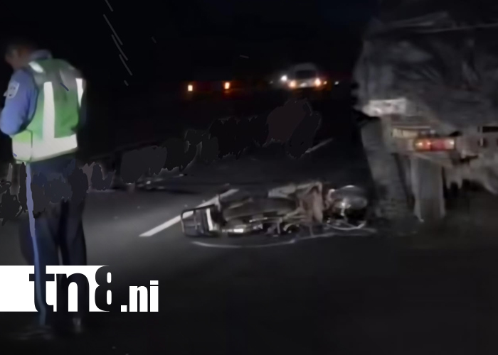 Foto: Joven muere al estrellarse contra furgón varado en la carretera Tipitapa – San Benito/TN8