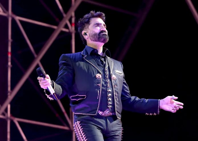 Foto: Alejandro Fernández en el ojo del huracán tras video de su concierto/Cortesía