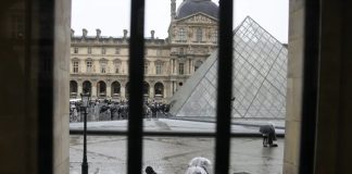 Foto: Cuatro sospechosos más caen por el golpe al Louvre/Cortesía