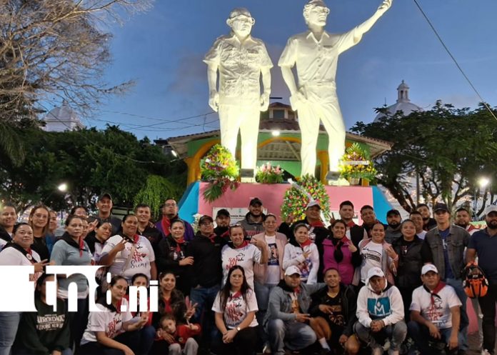 Foto: Diana, ofrendas y fervor en homenaje a Carlos Fonseca Amador / TN8