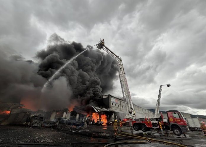 Foto: Incendio en almacén fiscal de Costa Rica /Cortesía