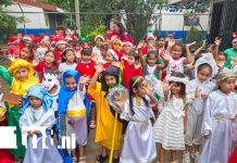 Foto: Niños del Colegio Bella Cruz dan la bienvenida a la Navidad /TN8