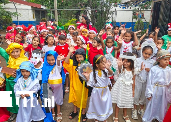 Foto: Niños del Colegio Bella Cruz dan la bienvenida a la Navidad /TN8