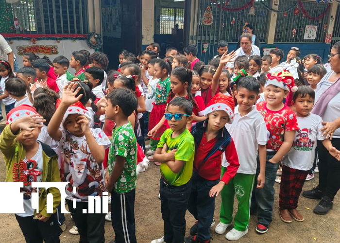 Foto: Niños del Colegio Bella Cruz dan la bienvenida a la Navidad /TN8