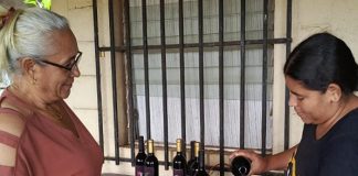 Foto: Ministerio de Emprendimientos capacita a productores de vinos /cortesía