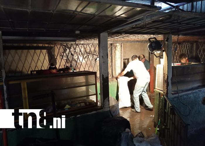 Foto: Fuego consume negocios en Ciudad Sandino / TN8