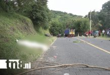 Tragedia en Jinotega: joven motociclista muere al chocar contra un camión Foto: Tragedia en Jinotega: joven motociclista muere al chocar contra un camión/TN8
