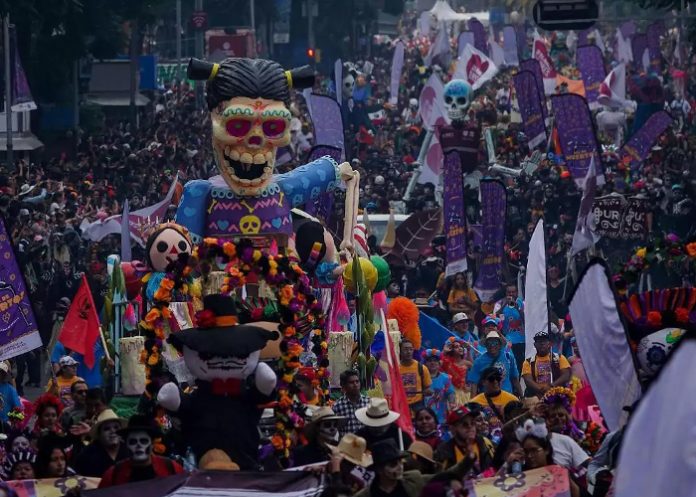 Foto: Multitudinaria fiesta de muertos en México / Cortesía