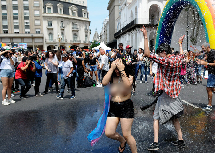 Foto:Masiva movilización en defensa de los derechos LGBTIQ+ en Argentina / Cortesía