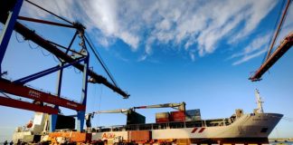 Foto: Contenedores con alimentos, medicinas y materiales llegan a Cuba / Cortesía