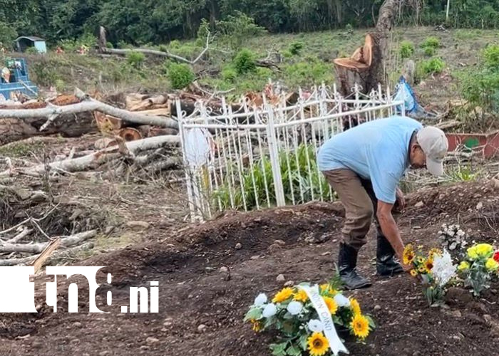 Foto:Tras tragedia y confusión, abuelo de joven fallecido habla del reentierro del nieto/TN8