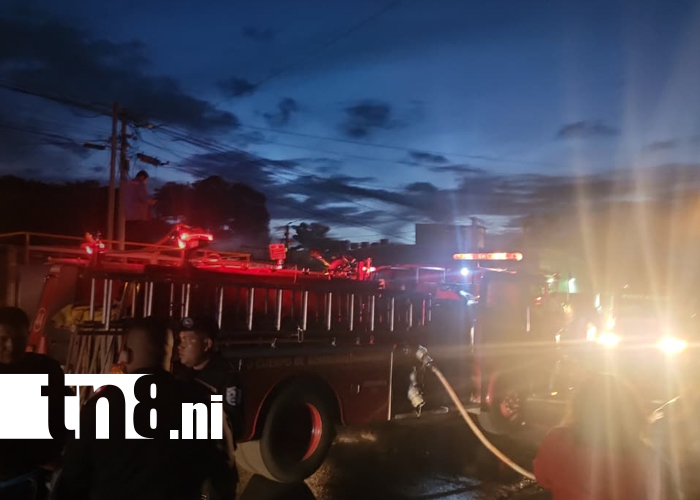 Foto: Niño se salva de morir quemado en un voraz incendio registrado en Managua/TN8