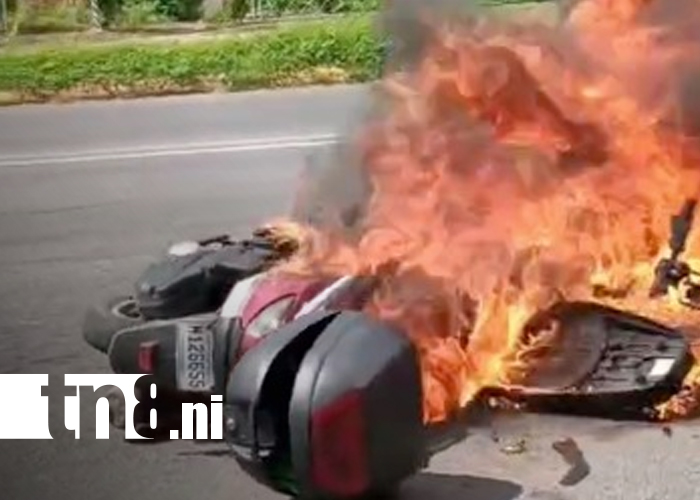 Foto: Accidente en Managua deja motocicleta en llamas /TN8
