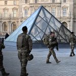 Foto: Francia busca respuestas tras el robo del Louvre /cortesía