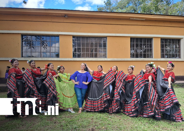 Foto: Bailes y trajes antiguos conquistan al público en Jinotepe / TN8