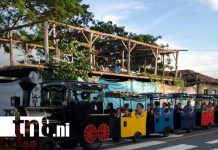 Foto: La avenida Bolívar y el puerto Salvador Allende se preparan para las fiestas de diciembre/TN8
