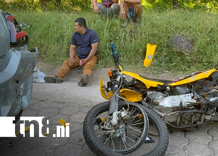 Foto: Dos motociclistas resultan heridos tras chocar contra vehículo en La Libertad – Juigalpa/TN8