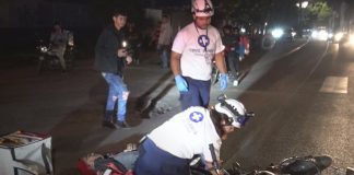 Foto: motociclista lesionado tras intentar adelantar taxi en Estelí/TN8