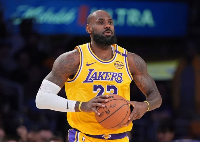 Foto: LeBron James supera a Vince Carter /Cortesía Foto: LeBron James supera a Vince Carter /Cortesía